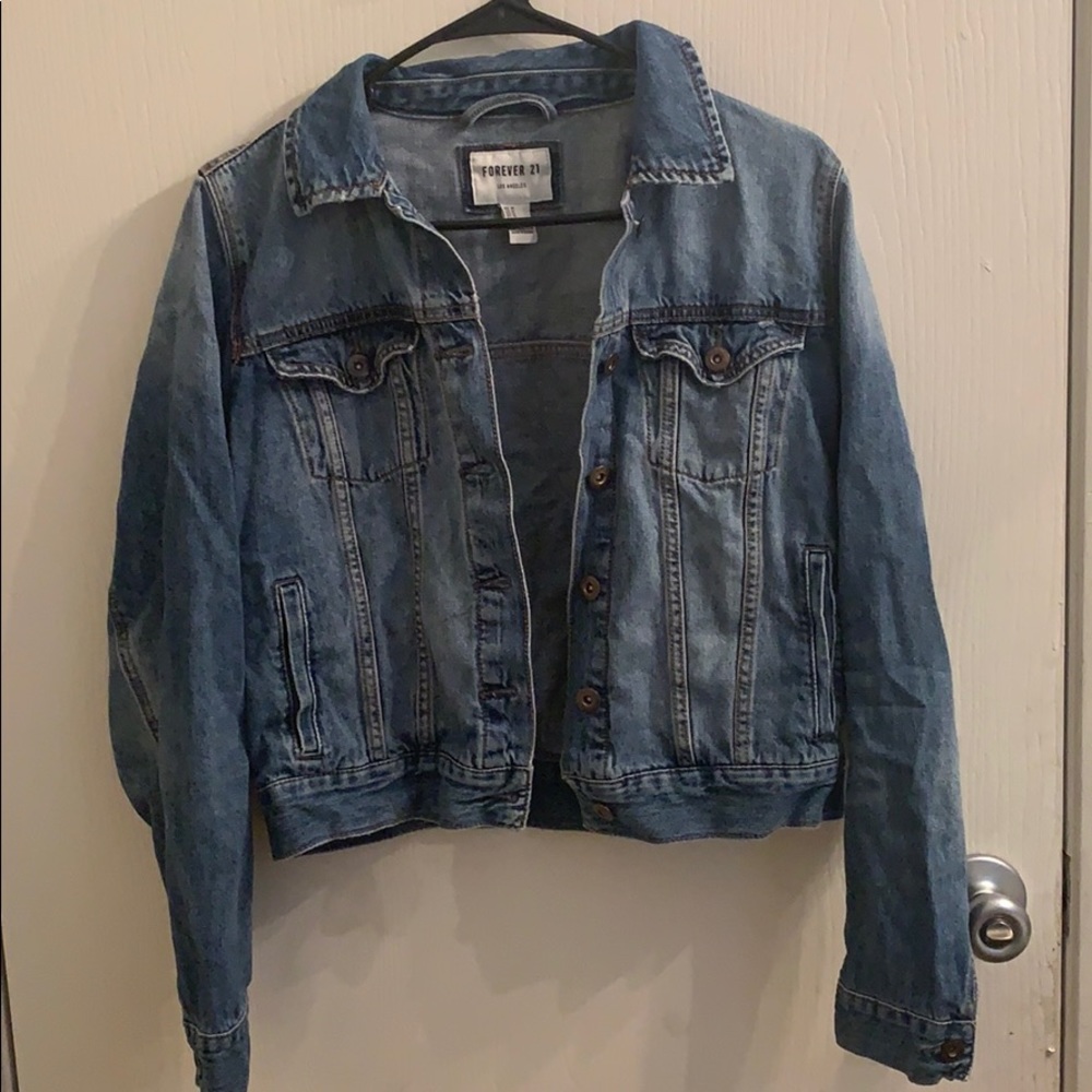 women’s jean jacket size M